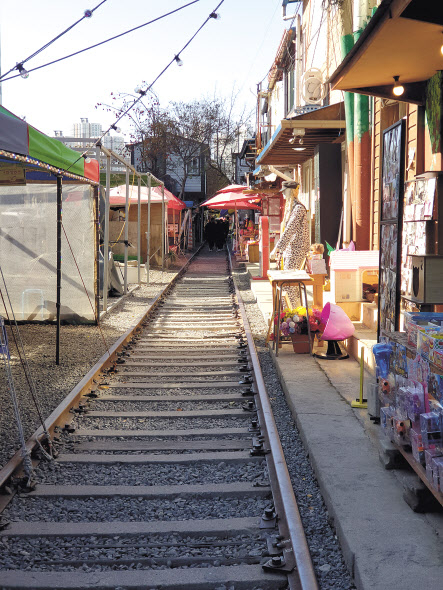 경암동 철길마을