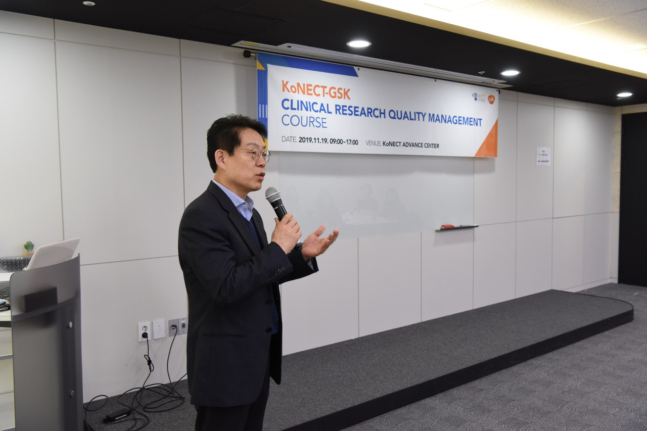 이일섭 GSK 한국법인 의학부 부사장이 인사말을 전하고 있다.