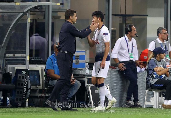 손흥민 “축구와 인생 배웠다”…포체티노에 작별인사