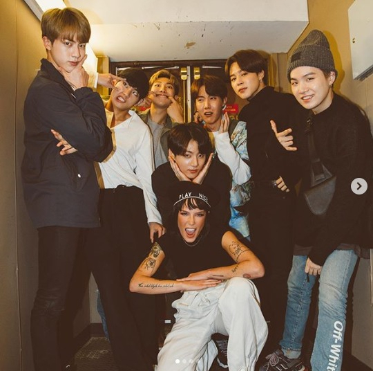 그룹 방탄소년단(BTS)과 팝가수 할시(가운데). 할시는 지난 4월 방탄소년단이 발매한 ‘맵 오브 더 솔 : 페르소나’의 타이틀곡 ‘작은 것들을 위한 시’에 피처링으로 참여하며 방탄소년단과 인연을 맺은 바 있다. [할시 인스타그램 캡처]