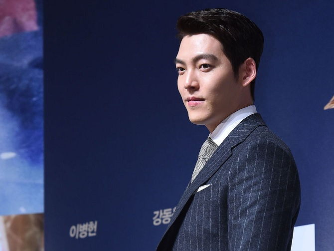 배우 김우빈이 암 투병 소식을 알린지 2년여 만에 건강한 모습으로 21일 개최되는 청룡영화상 시상자로 참석한다. [연합]