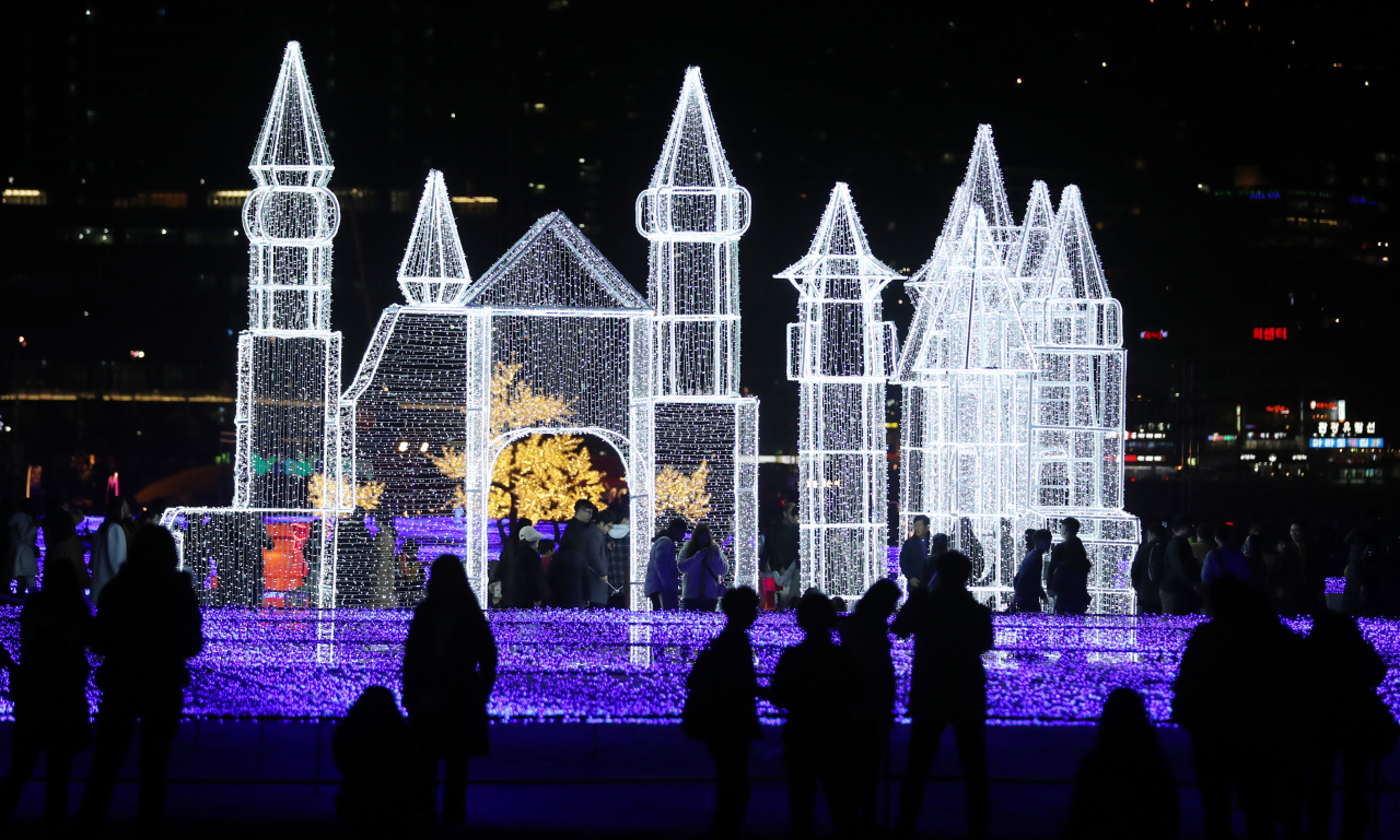 부산 해운대해수욕장에서 열리고 있는 해운대 빛 축제. [연합]