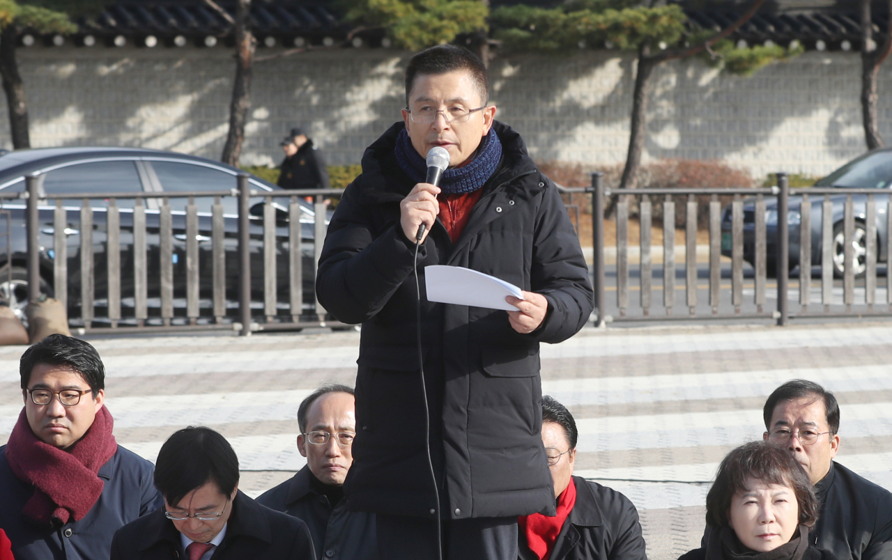 '당무 복귀' 황교안, 단식했던 靑앞 다시 간다…