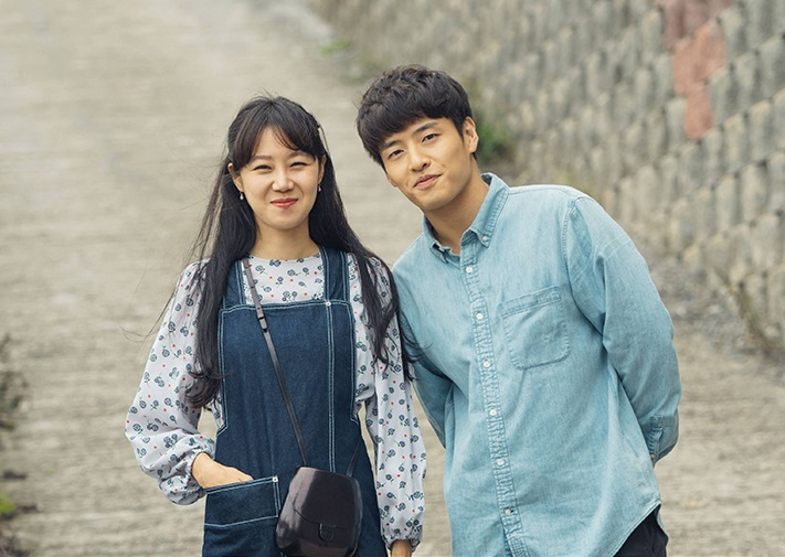KBS2 수목드라마 ‘동백꽃 필 무렵’의 두 주인공 동백·용식 역의 배우 공효진·강하늘(오른쪽). [KBS 홈페이지 캡처]