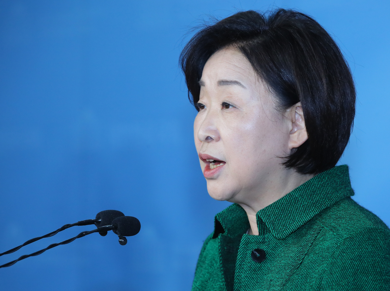 심상정 정의당 대표가 지난 18일 국회 정론관에서 국회의원 세비삭감 법안 발의에 관해 발표하고 있다. [연합]