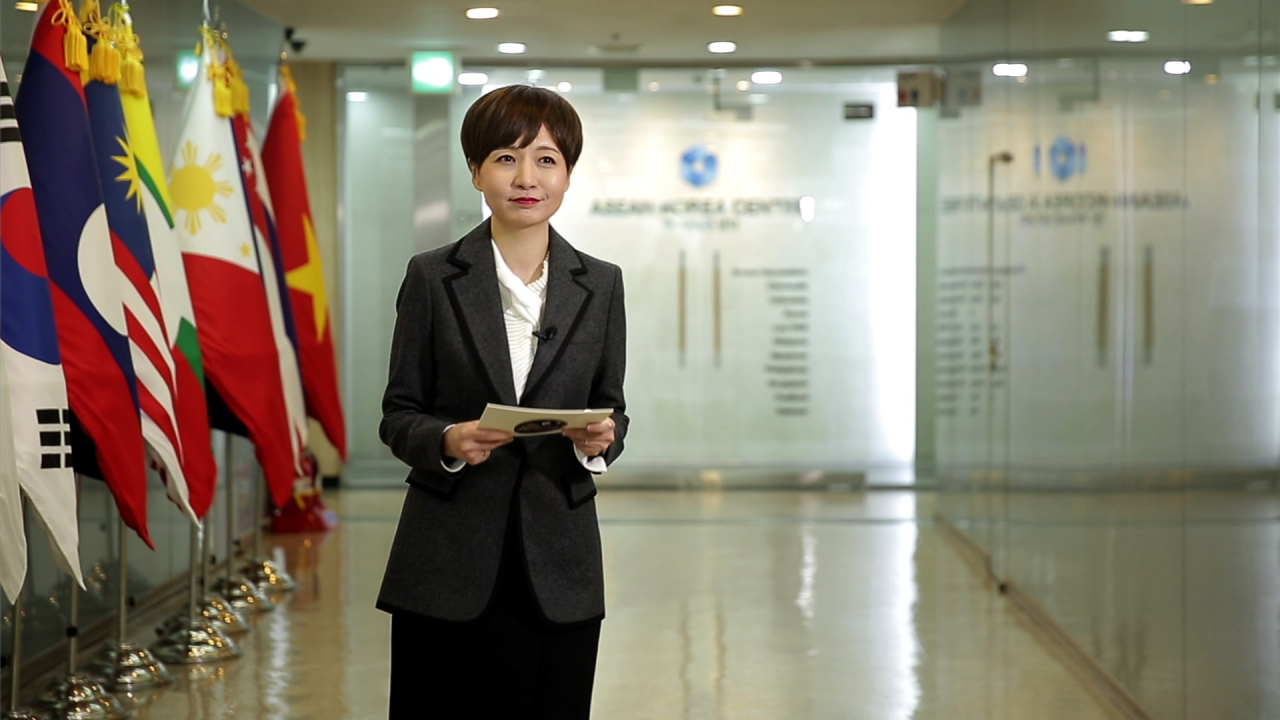 아리랑TV의 한·아세안 특별정상회의 조망 프로그램을 진행하는 윤화진 로이터통신 기자 [아리랑TV 제공]