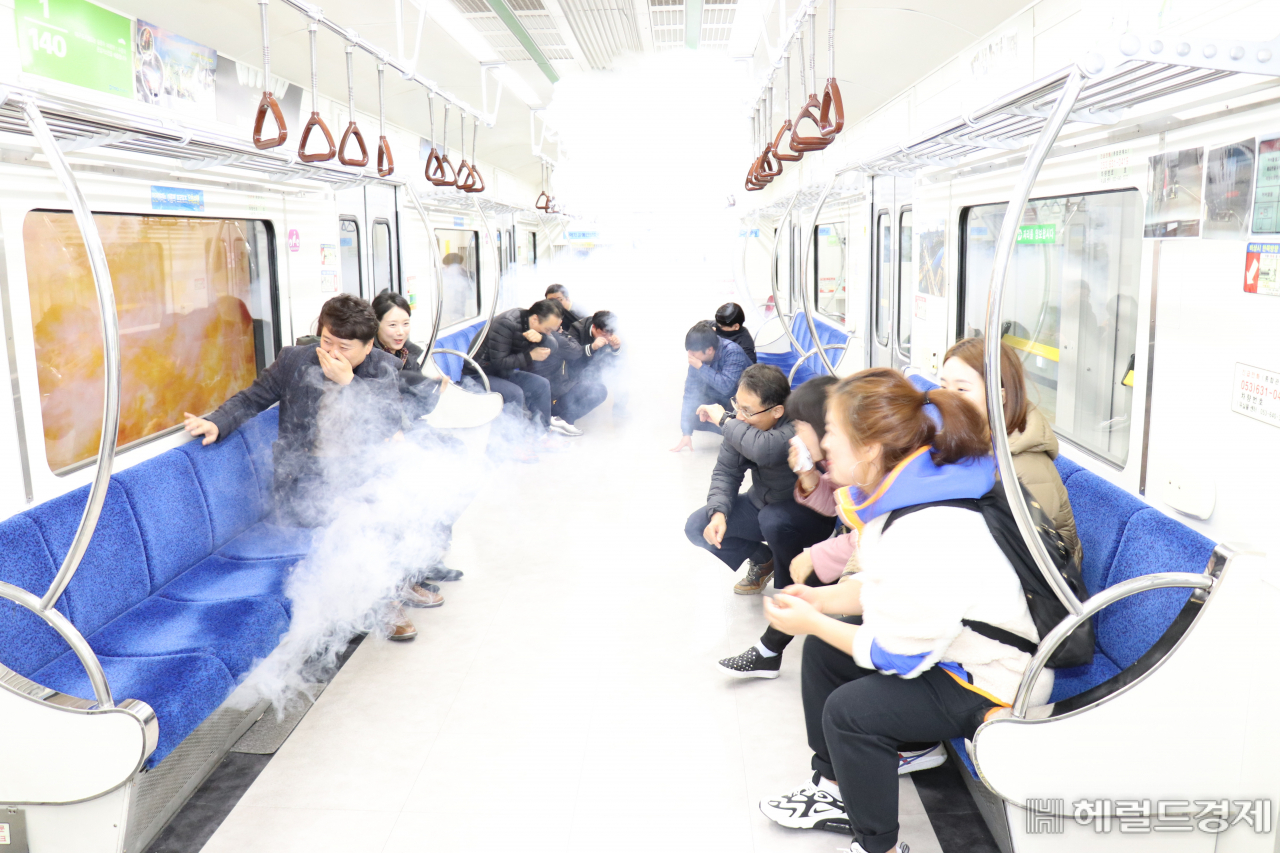 대성에너지 임직원들이 안전체험 교육을 받고 있다.[대성에너지 제공]