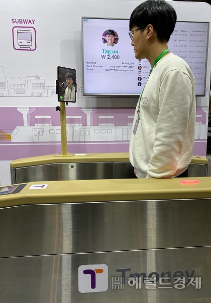 티머니가 이번에 ‘한-아세안 혁신성장 쇼케이스 2019’선보인 안면인식 결제 시연. [티머니]