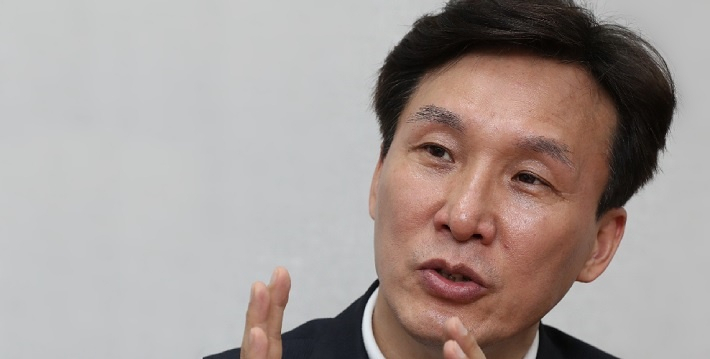 김민석 전 더불어민주당 의원이 내달 12일 서울의 모 교회에서 결혼식을 올린다고 23일 SNS을 통해 밝혔다. [연합]