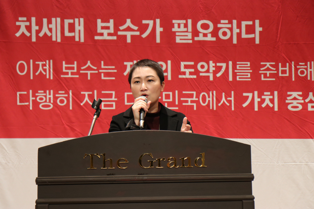 이언주 무소속 의원이 19일 오후 더 그랜드호텔 대구에서 열린 '나는 왜 싸우는가' 출판기념회에서 발언하고 있다. [연합]
