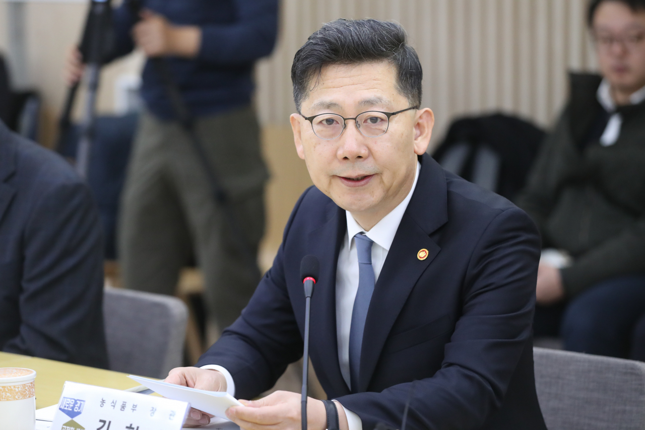 김현수 농림축산식품부 장관이 28일 경기도 의정부시 경기도북부청사에서 열린 아프리카돼지열병(ASF) 관련 농가 간담회에서 발언하고 있다. ［연합］