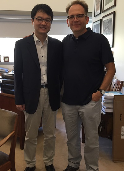 지스트 홍석원 교수와 브라이언 스톨츠 교수.