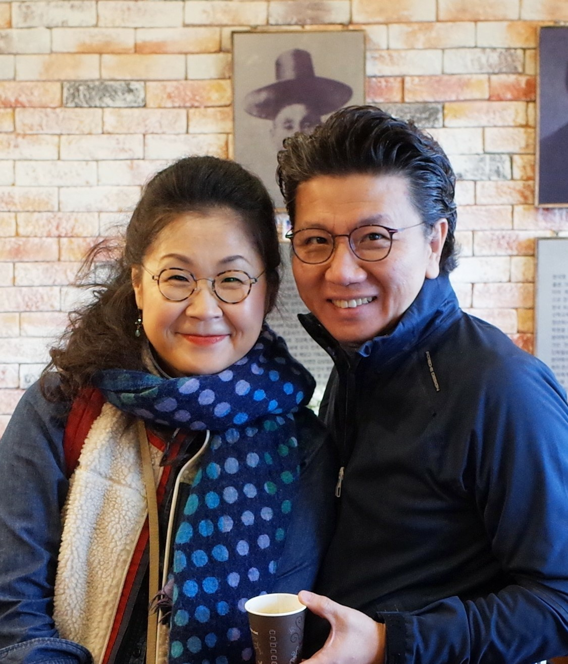 오창화·유금지 씨 부부. 오 씨는 전국입양가족연대 대표를 맡고 있다. [오 대표 제공]