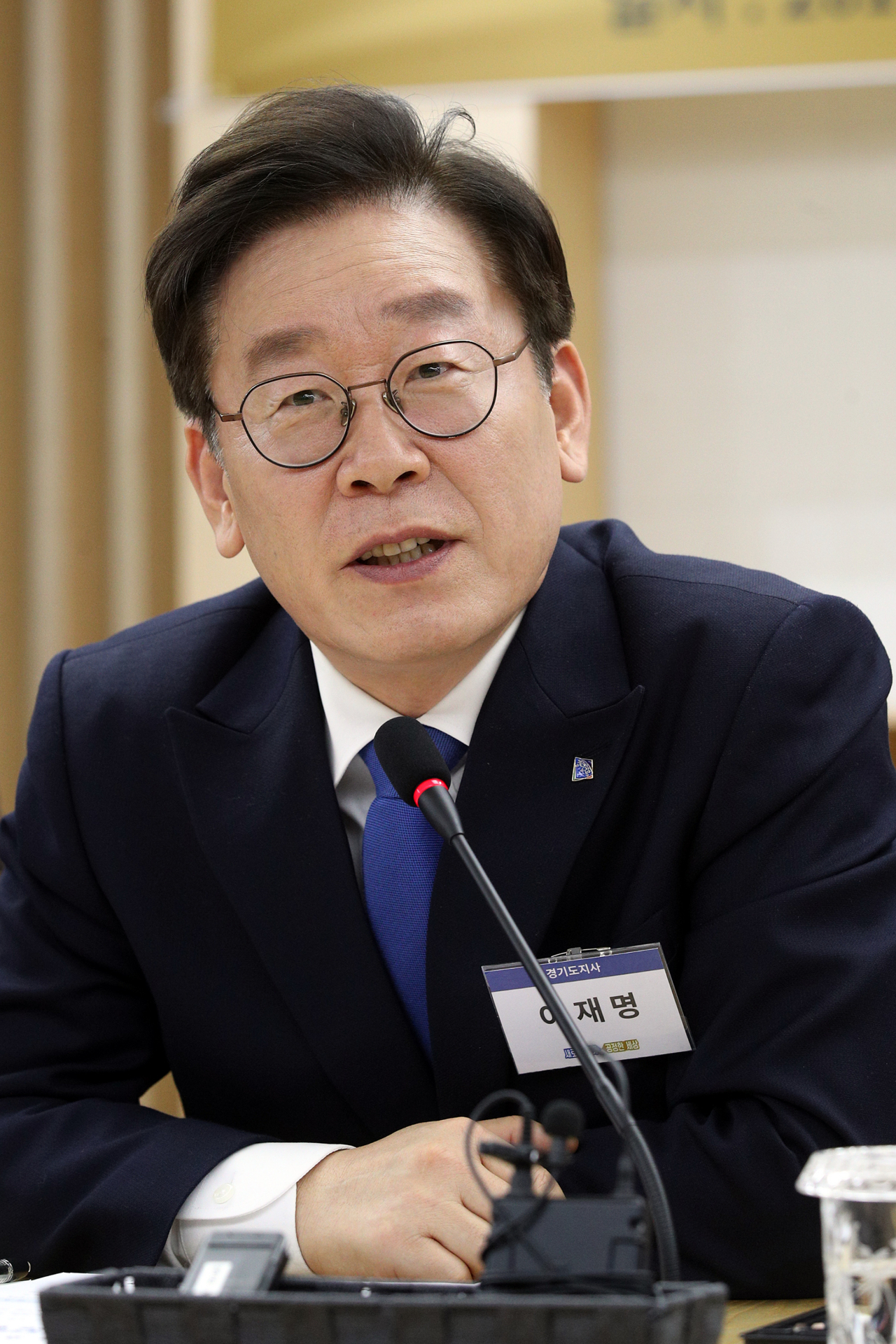 골목상권 보호 및 활성화를 위한 대규모점포 입지개선 업무 협약식에서 이재명 경기도지사가 인사말을 하고 있다. [경기도청 제공]