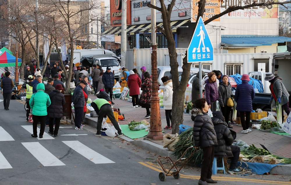안성농업인 직거래 새벽시장 [안성시 제공]