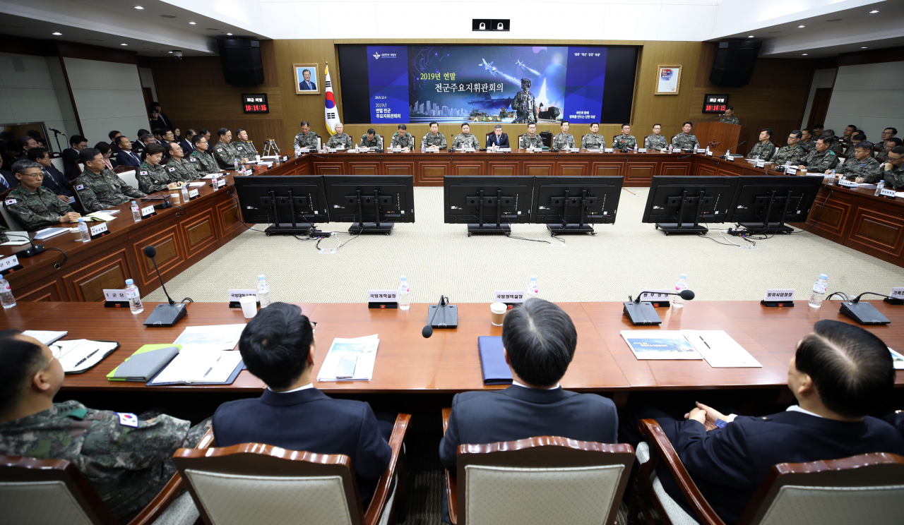정경두 국방부 장관이 4일 오전 서울 국방부에서 열린 '2019 연말 전군주요지휘관 회의'에서 모두발언하고 있다.[연합]