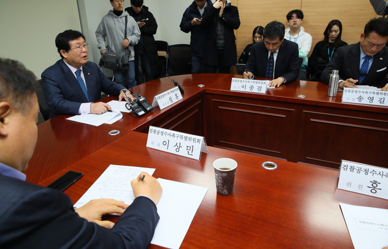 5일 국회 의원회관에서 열린 더불어민주당 검찰공정수사촉구특별위원회에서 설훈 위원장이 발언하고 있다. 연합뉴스