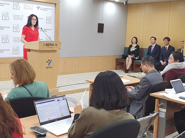 5일 오전 10시 30분 예나카트리나 자글라디아 노벨평화상 수상자 월드서밋 사무총장이 서울시청에서 제 18차 노벨평화상 월드서빗 개최도시로 서울을 공식 발표에 앞서 월드서밋에 대해 설명하고 있다. 이진용 기자/jshan@heraldcorp.com