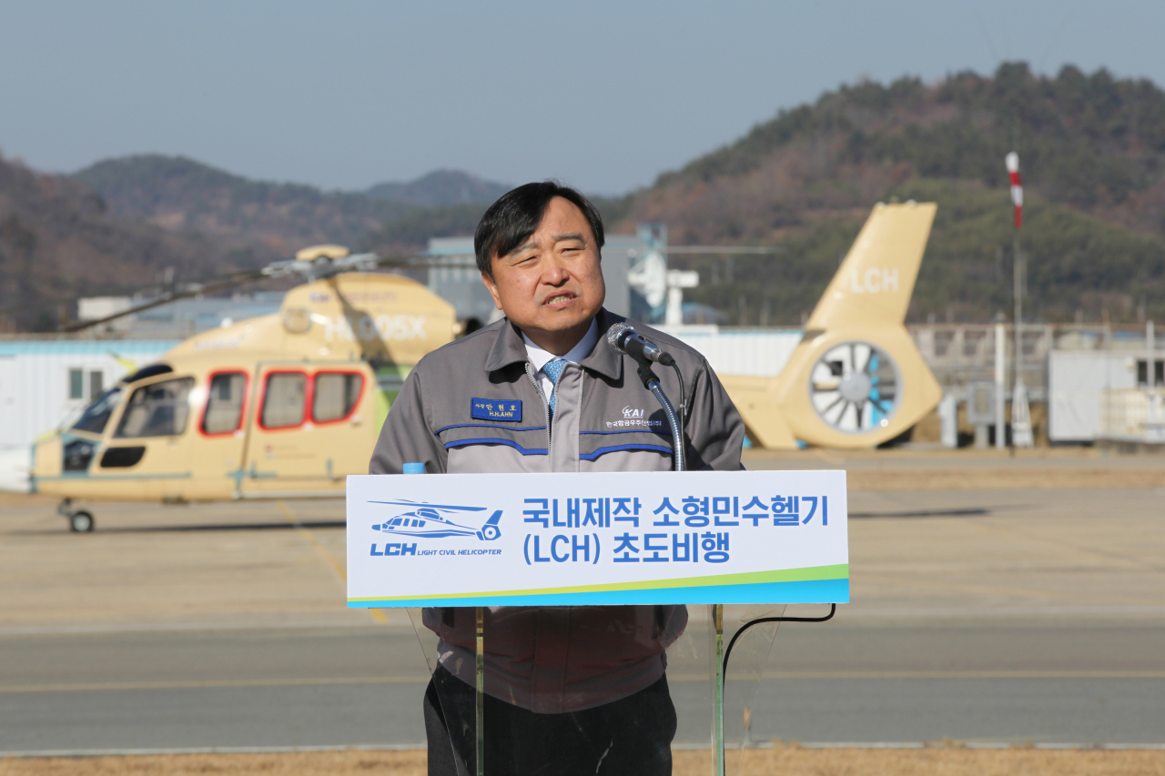 KAI 안현호 사장 LCH 초도비행시험에 참석 기념사를 하고 있다. [KAI 제공]