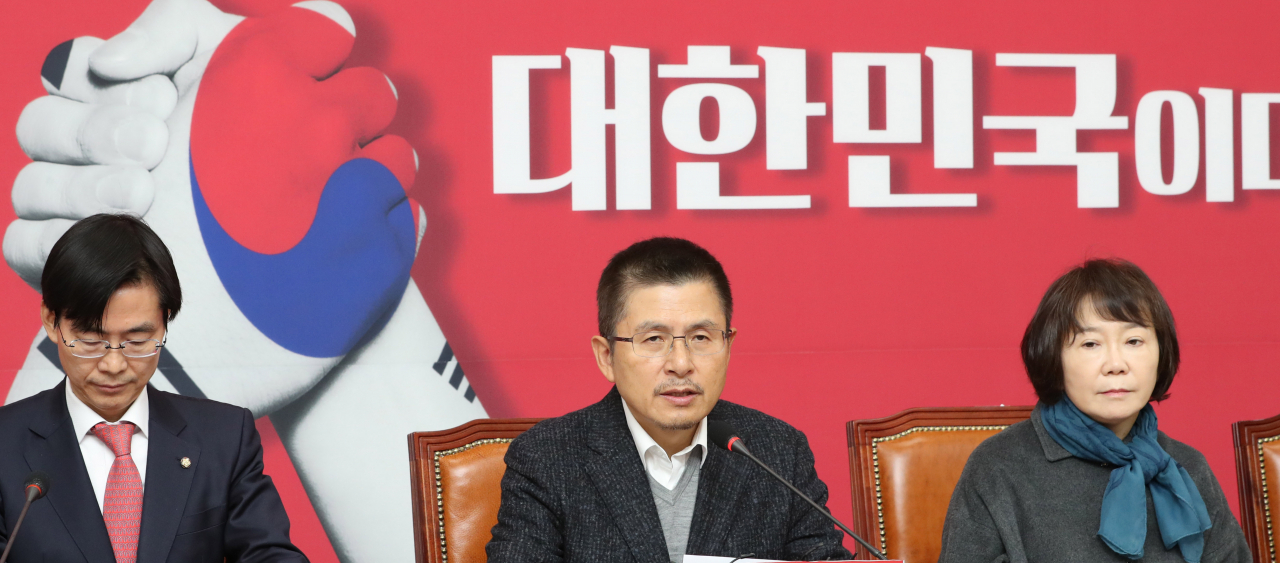 자유한국당 황교안 대표가 5일 오전 서울 여의도 국회에서 열린 최고위원회의에서 발언하고 있다. 연합뉴스
