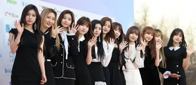 Mnet ‘프로듀스’투표 조작 논란으로 음반 발매는 물론 단독 콘서트 실황을 담은 영화 개봉까지 보류된 걸그룹 아이즈원. 소속사 오프더레코드는 6일 아이즈원의 일본 팬클럽 사이트 활동을 잠정 중단한다고 공지했다. [OSEN]