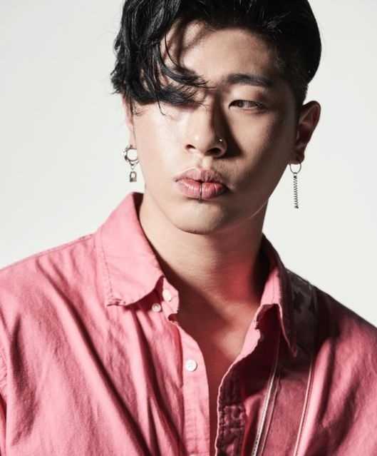 지난해 제기된 가수 오반(OVEN)의 ‘음원 사재기 의혹’과 관련 해당 누리꾼에게 벌금형이 선고됐다고 소속사가 6일 공식 보도자료를 통해 밝혔다. [OSEN]