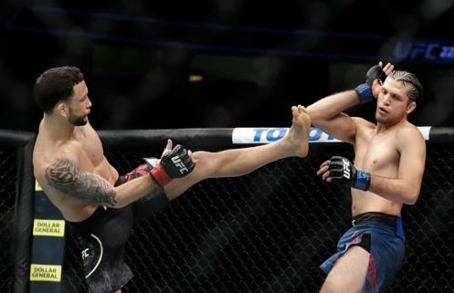 2018년 에드가(왼쪽)와 오르테가의 UFC 222 맞대결 모습 [연합]