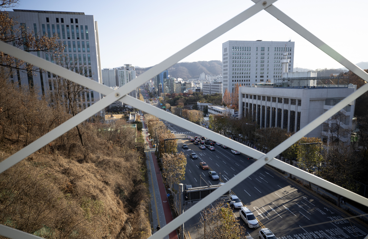 5일 오후 서울 서초구 누에다리에서 본 서울고검(왼쪽부터), 서초서, 대검찰청의 모습. [연합]