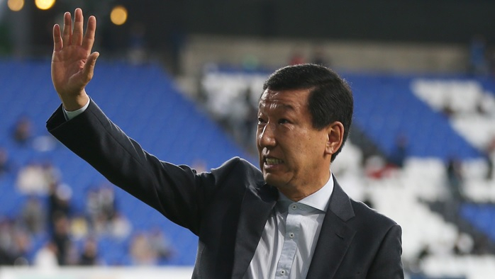 최강희 감독이 사령탑을 맡은 중국 슈퍼리그 소속 프로축구클럽 상하이 선화과 6일(현지시간) 산둥 루넝과의 경기에서 김신욱을 시작으로 3골을 몰라치며 3대0으로 승리하면서 FA컵 우승을 차지했다. [연합]