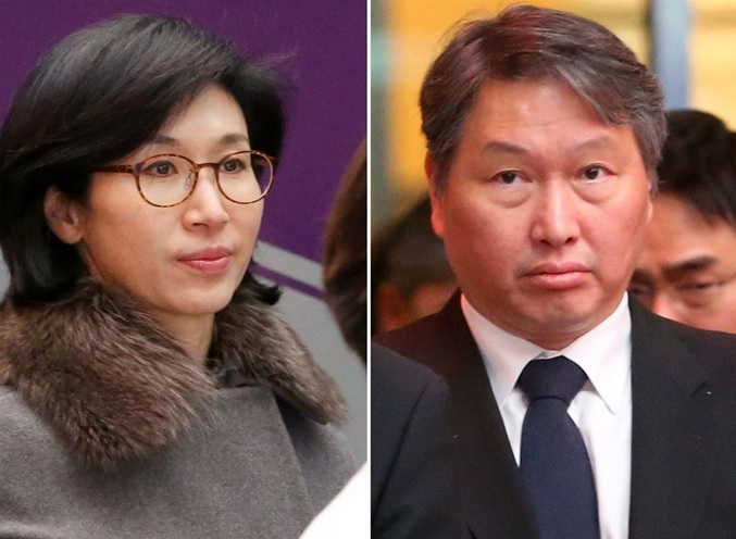 최태원 SK회장의 이혼 소송에 대해 맞소송을 밝힌 노소영(왼쪽) 아트센터 나비 관장. [연합]
