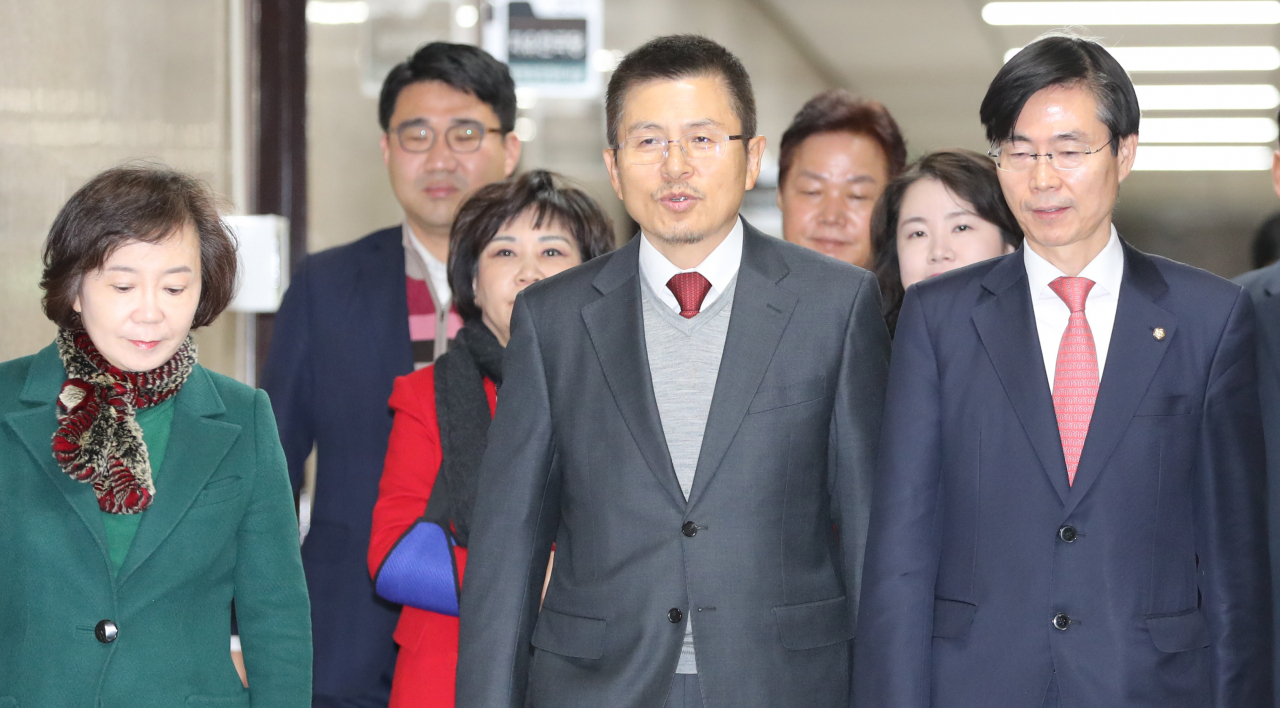 자유한국당 황교안 대표가 9일 오전 서울 여의도 국회에서 열린 최고위원회의에 참석하고 있다. [연합]