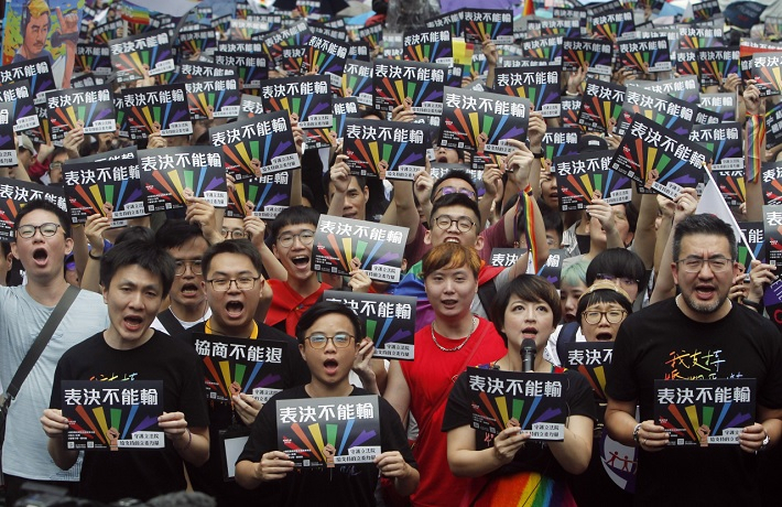 대만 국회는 지난 5월 17일 아시아 최초로 동성 간 결혼을 법제화하는 법안을 통과시키면서 사회적 갈등이 고조되고 있다. [연합]
