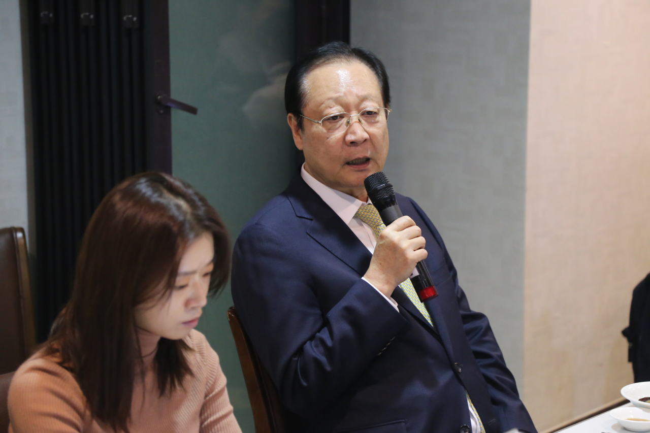 권기홍 동반성장위원회 위원장(오른쪽)