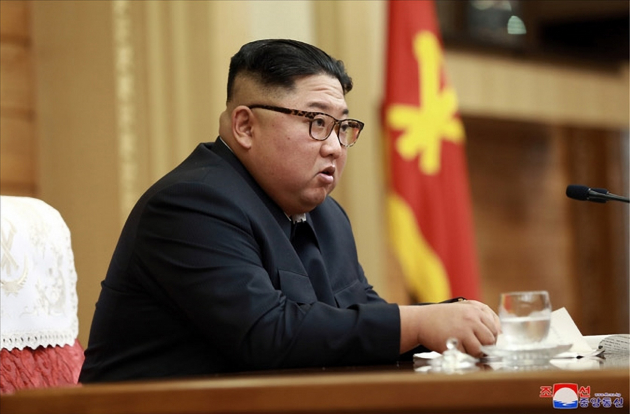 김정은 북한 국무위원장이 6일 노동당 중앙군사위원회 비상확대회의를 긴급 소집하고 태풍 '링링' 북상에 대한 대책을 논의했다고 조선중앙통신이 보도했다. 조선중앙통신 홈페이지에 공개한 사진. [국내에서만 사용가능. 재배포 금지. For Use Only in the Republic of Korea. No Redistribution] 연합뉴스