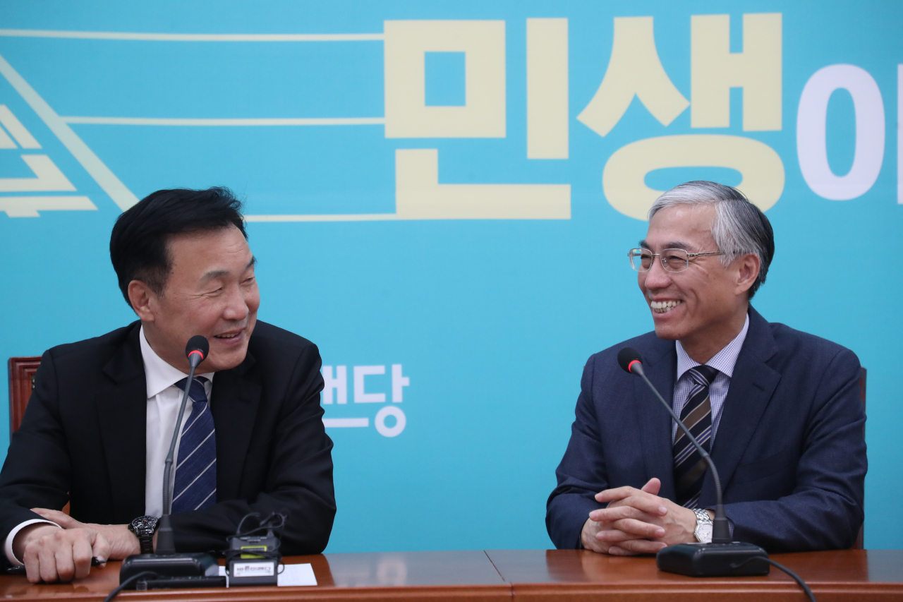 손학규 바른미래당 대표가 9일 서울 여의도 국회에서 추궈훙 주한중국대사와 면담하고 있다. 연합뉴스