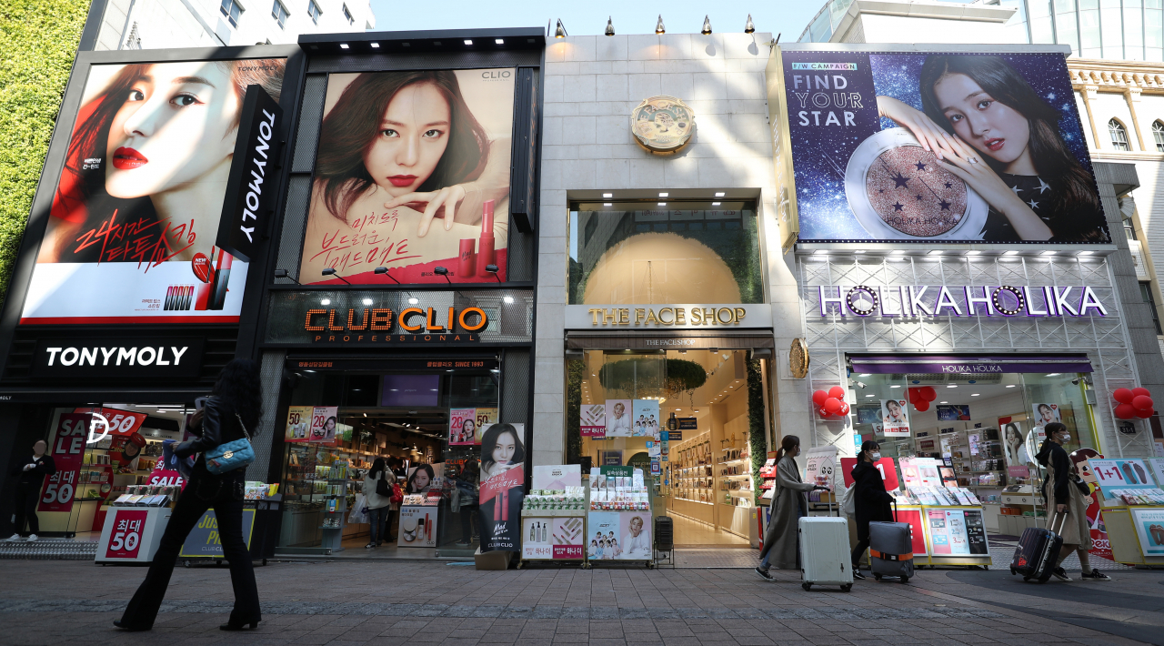 화장품 매장들이 늘어선 명동 거리 [연합뉴스]