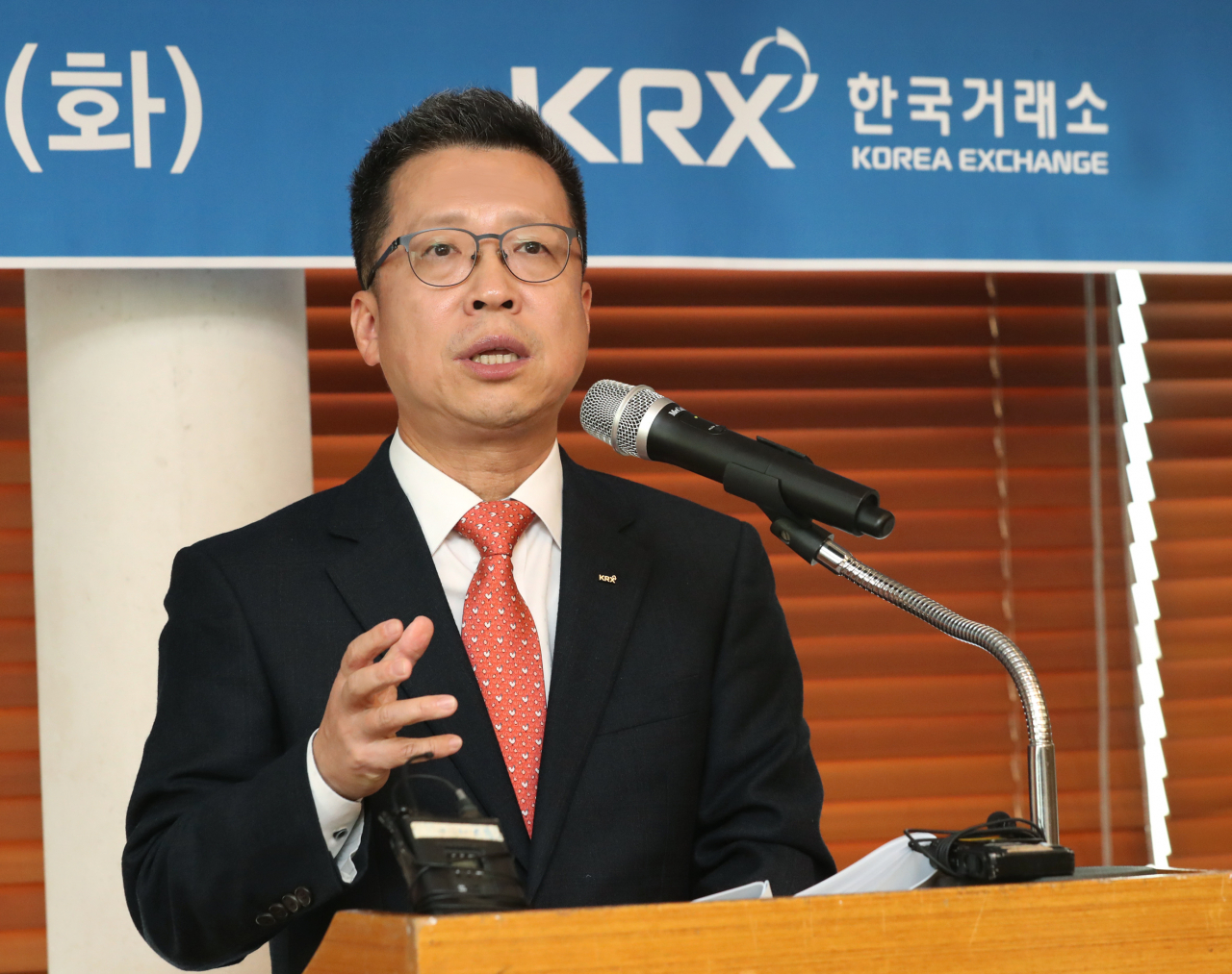 정지원 한국거래소 이사장이 10일 기자간담회에서 2020년 한국거래소 주요 추진사업에 대해 설명하고 있다. [한국거래소 제공]