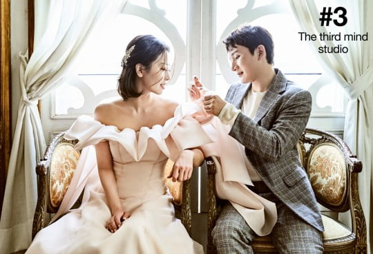 그룹 딕펑스 멤버 김현우(오른쪽)와 예비 신부. [GIG 제공]