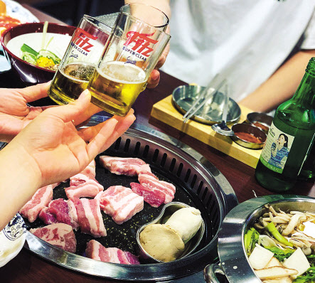 이미 간 질환을 앓고 있거나, 간 질환의 위험도가 높은 사람은 주기적인 검사를 통한 적절한 치료 및 질병의 악화를 예방하는 것이 필요하다.
