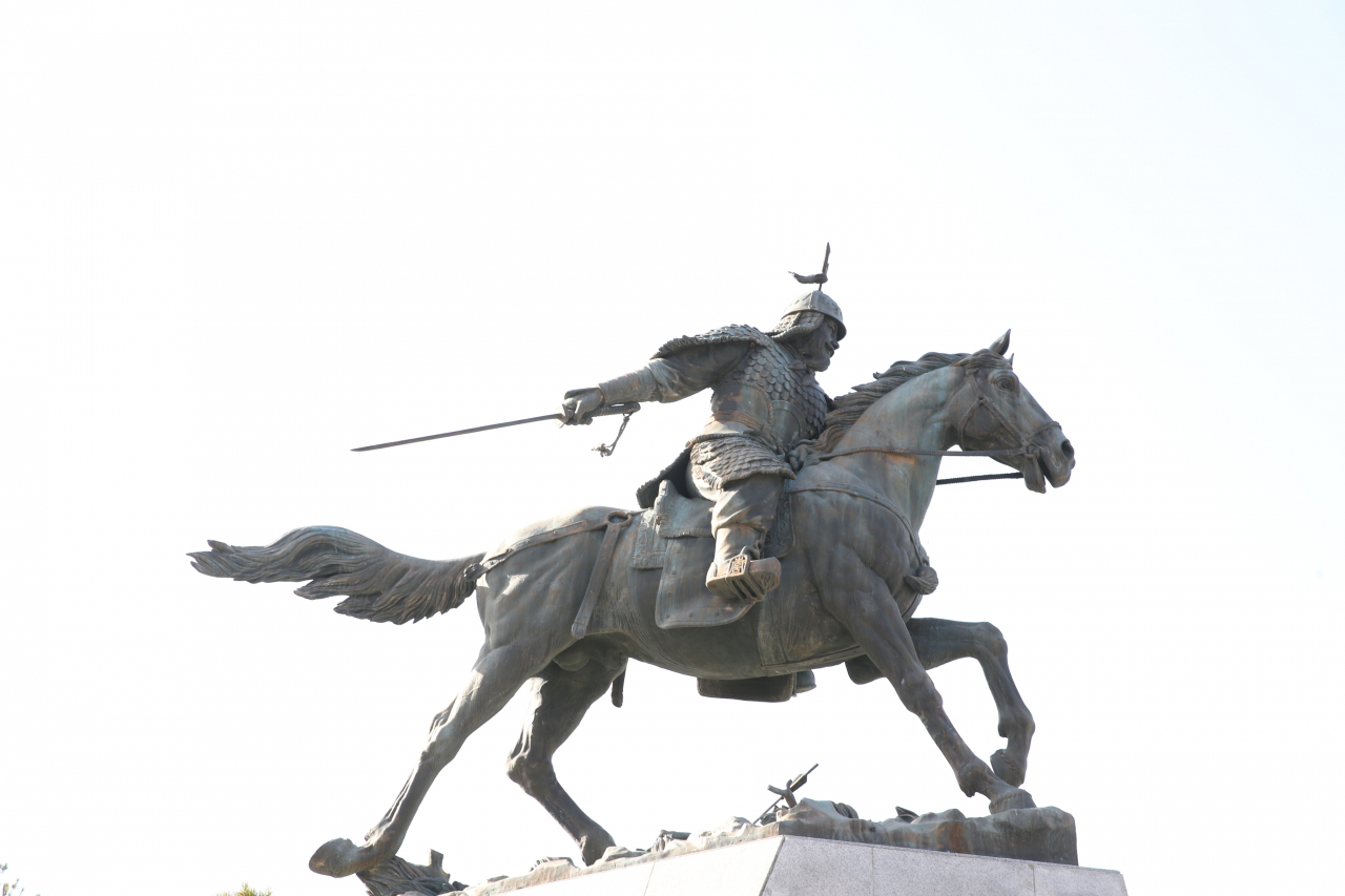 낙성대공원 내 강감찬장군 동상 이미지. [관악구 제공]