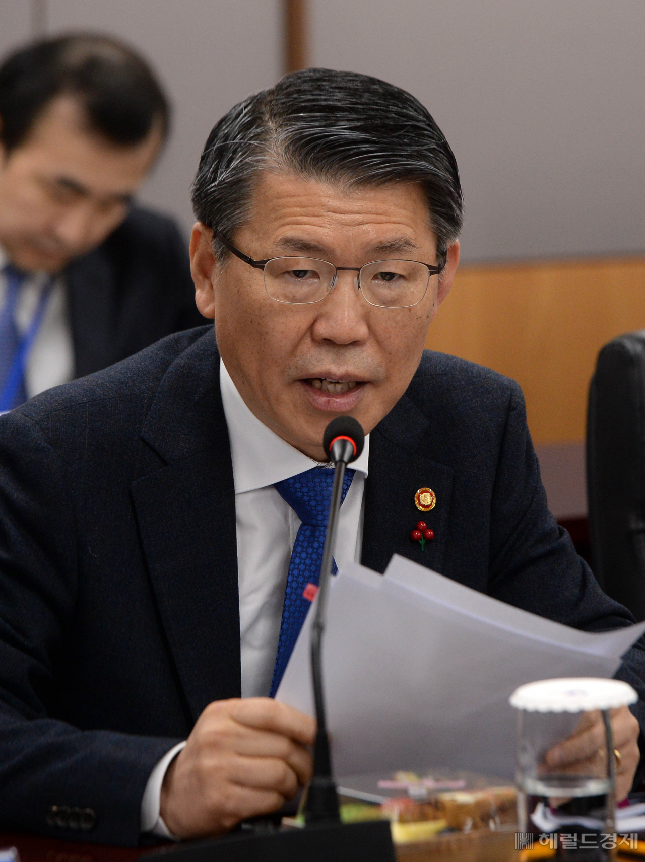 은성수 금융위원장이 12일 오전 서울 종로구 정부서울청사에서 열린 은행장 간담회에서 모두발언을 하고 있다. [사진=박해묵 기자]