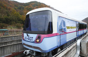 무선급전기술을 적용한 철도연의 경전철 시험차량. [한국철도기술연구원 제공]