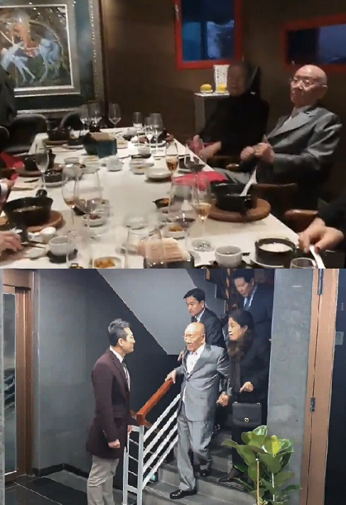 전두환 전 대통령이 12·12 군사반란을 일으킨 지 40년이 되는 날인 12일 전씨가 군사 반란에 가담했던 인물들과 서울 강남의 고급 음식점에서 기념 오찬을 즐기는 장면을 정의당 임한솔(맨 왼쪽) 부대표가 12일 공개했다. 임 부대표가 식사를 마치고 나오는 전 전 대통령 부부에게 질문하고 있다. [정의당 제공]