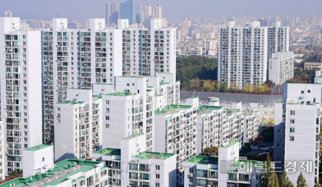 12월 둘째 주 서울 아파트값은 0.17% 올라 지난해 9·13 부동산대책 이후 최대상승률, 24주 연속 오름세를 보였다. [헤럴드경제DB]