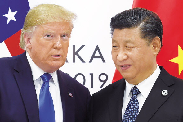 지난 6월 29일 일본 오사카에서 열린 주요 20개국(G20) 정상회의에서 만난 도널드 트럼프 미국 대통령과 시진핑 중국 국가주석. [AP]