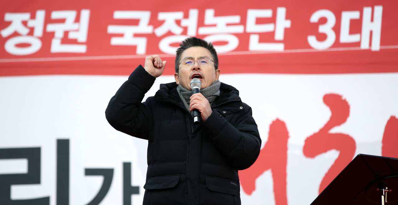 황교안 자유한국당 대표가 14일 오후 서울 광화문광장에서 열린 '문 정권 국정농단 3대 게이트 규탄대회'에서 발언하고 있다. [연합]
