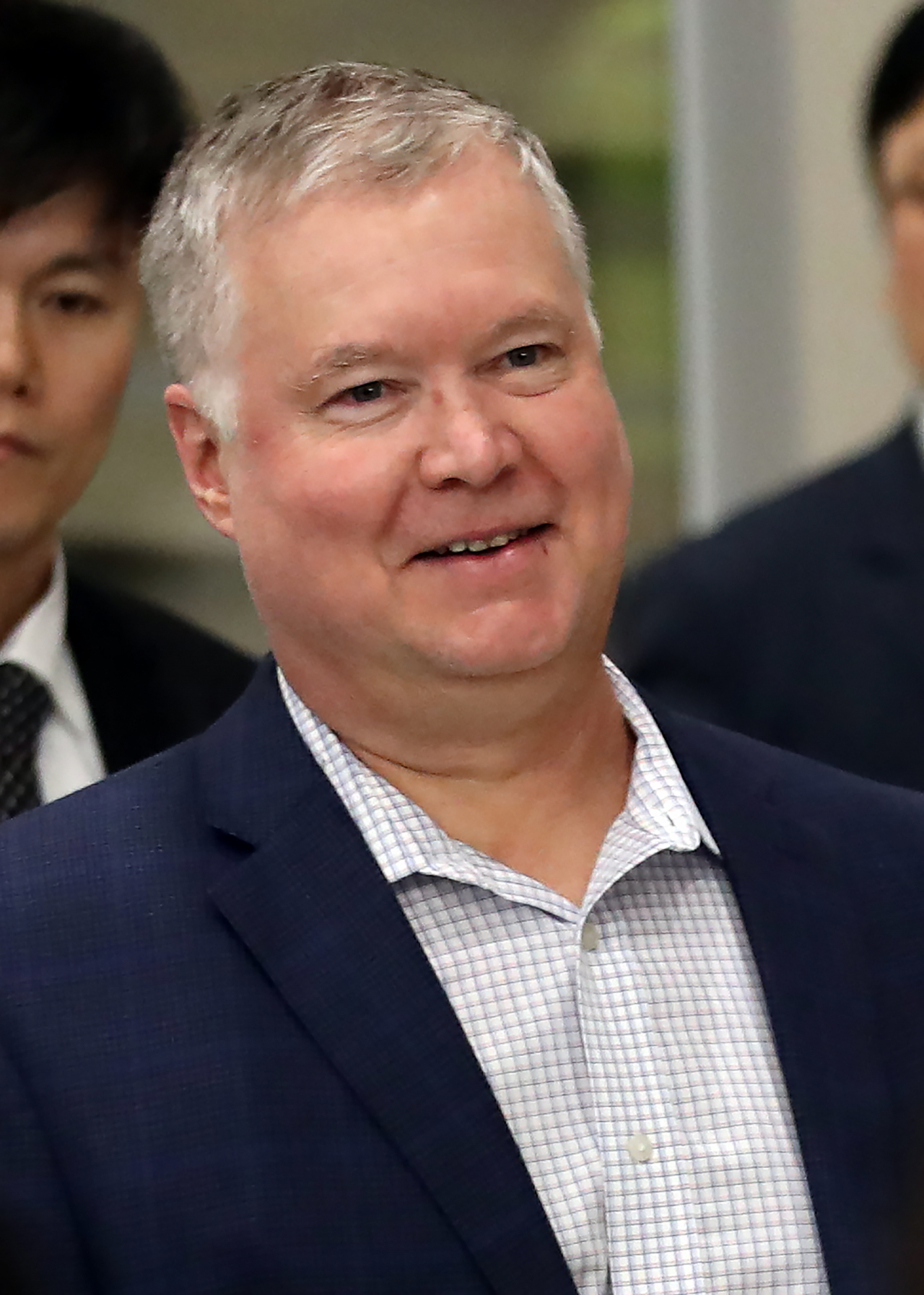 미국 국무부 대북 특별대표인 스티븐 비건 국무부 부장관 지명자가 15일 오후 인천국제공항 2터미널을 통해 입국하고 있다. [연합]