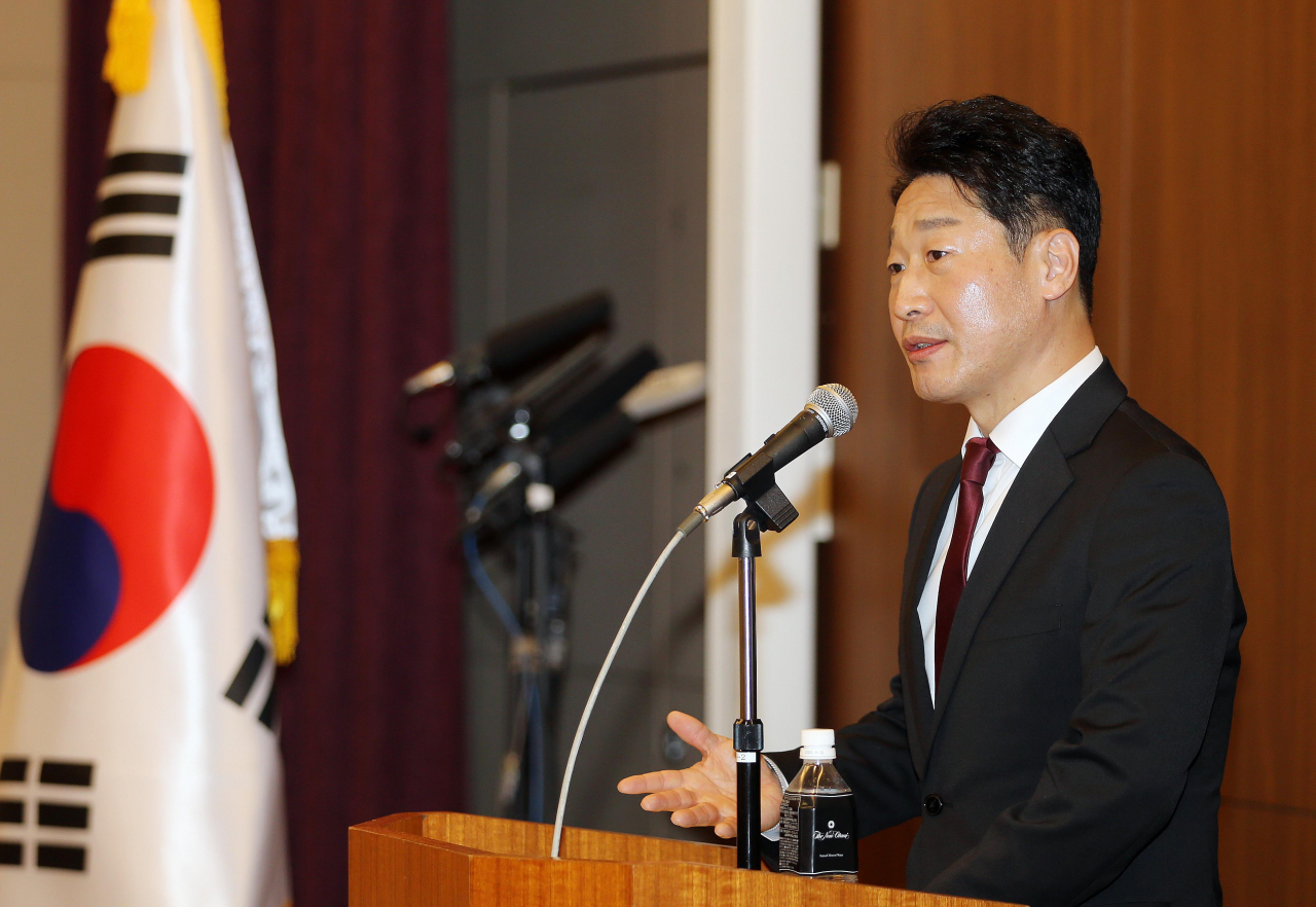 이호현 산업통상자원부 무역정책관이 16일 일본 도쿄에 위치한 주일본대한민국대사관 대강당에서 제7차 한일 수출관리정책대화 결과에 대한 브리핑을 하고 있다.［연합］