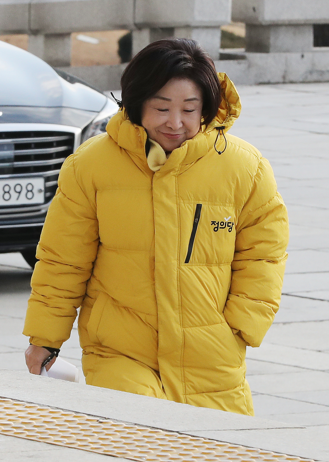 정의당 심상정 대표가 16일 오전 서울 여의도 국회 본청 앞 패스트트랙 법안 통과 촉구 농성장으로 들어서고 있다. 연합뉴스