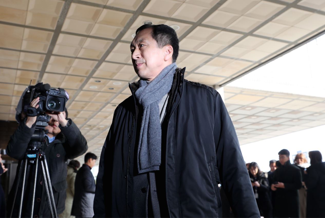 Former Ulsan Mayor Kim Gi-hyeon appears at the Seoul Central District Prosecutors’ Office on Sunday. (Yonhap)